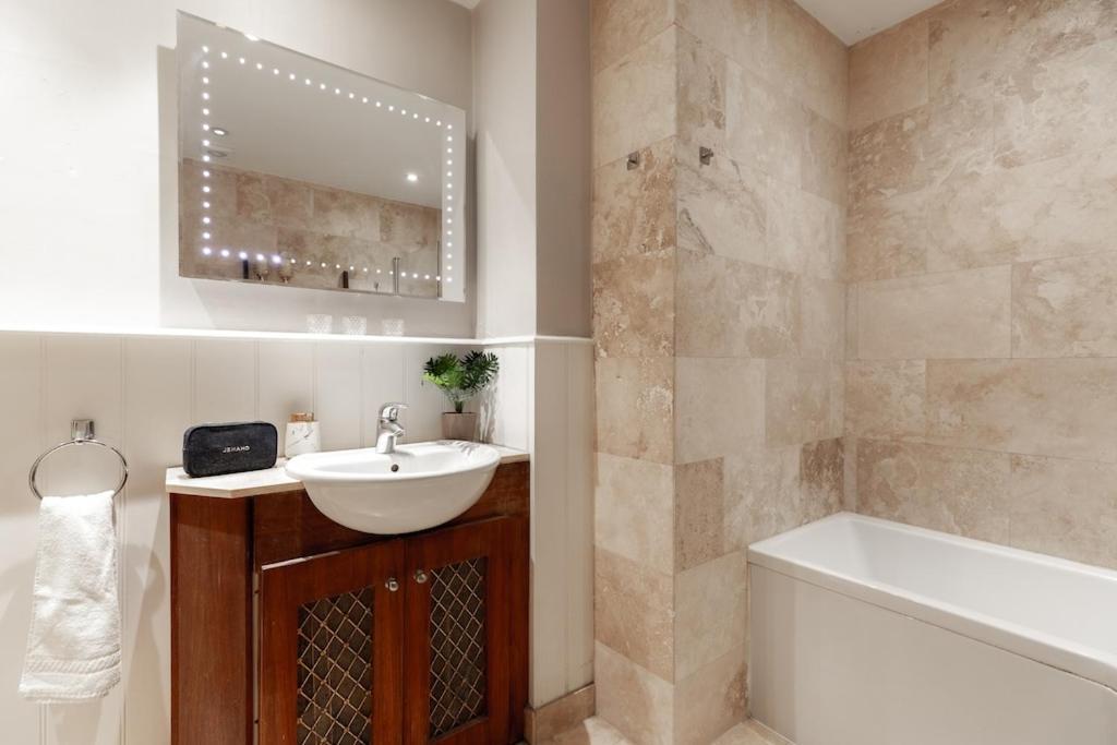 Revamped & Luxxe For Covent Garden Lovers! Adorable City Home For Families & Friends Λονδίνο Εξωτερικό φωτογραφία